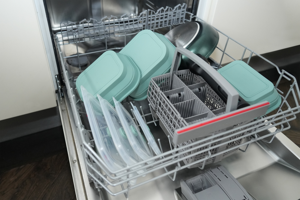 De siliconen meal prep bakjes c.q. vershoudbakjes mogen in de vaatwasser