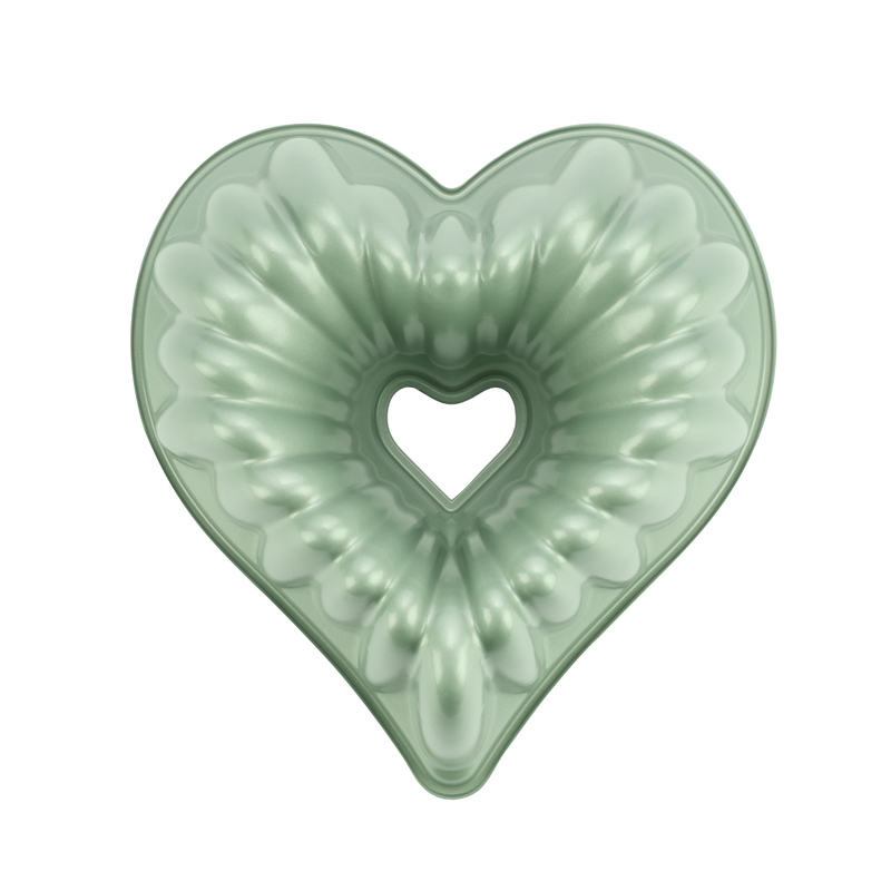 Groene PFAS-vrije bakvorm voor cake, taart of brood in de vorm van een hart