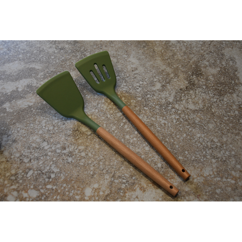 Groene siliconen spatels, kookgerei met houten steel